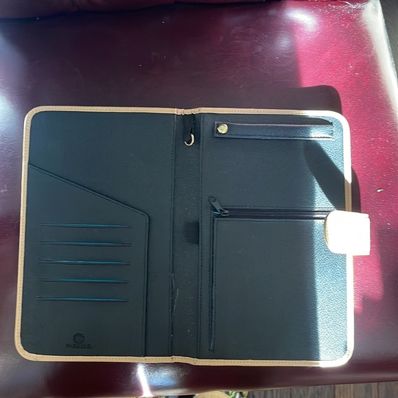 Large wallet - Picture 2 of 3
